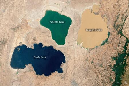 2022/10/ethiopianlakes_oli_2022088.jpg