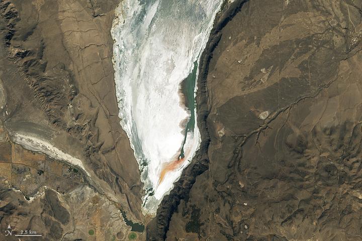 Why is Lake Albert drying up?