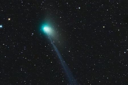 Comet_ZTF_and_its_apparent_three_tails.jpg