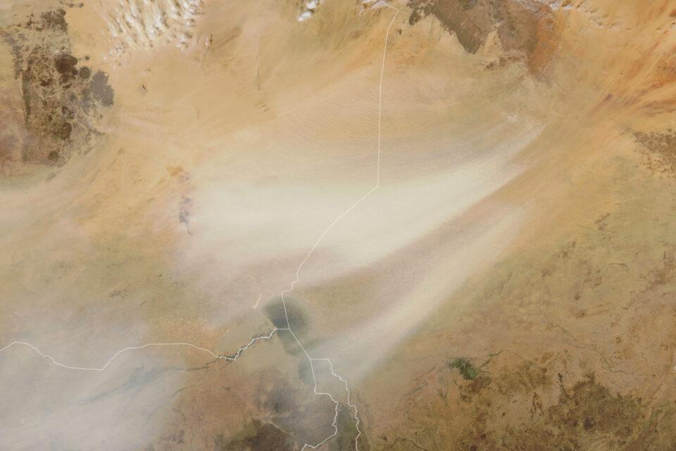 Dust streaming from the Bodélé Depression