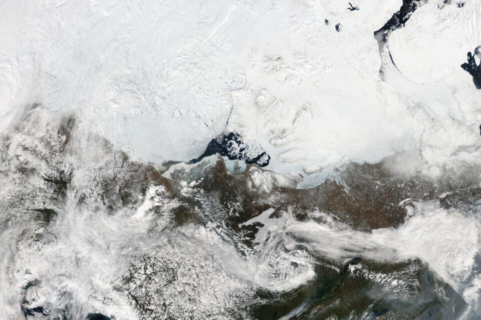 Spring ice breakup in the Amundsen Gulf