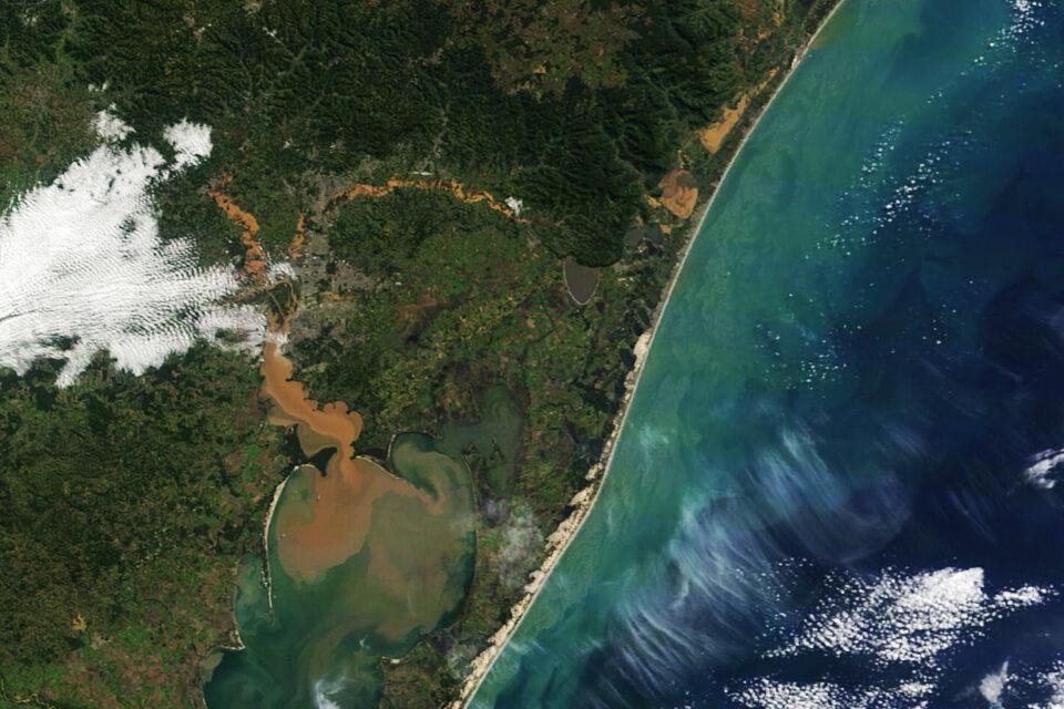 Winter storm triggers deadly flooding in Brazil