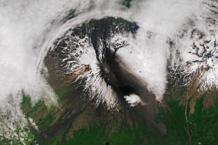 2023/07/shishaldinvolcano_oli_2023198_lrg.jpg