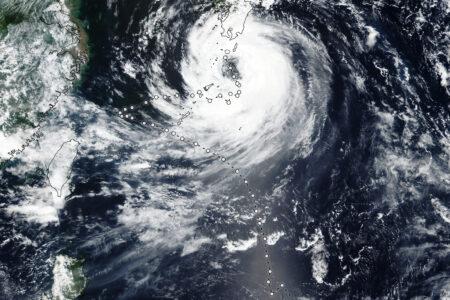 2023/08/typhoonkhanun_vir_2023220_lrg.jpg