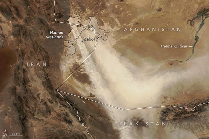 Brutal dust storm sweeps across Southern Asia