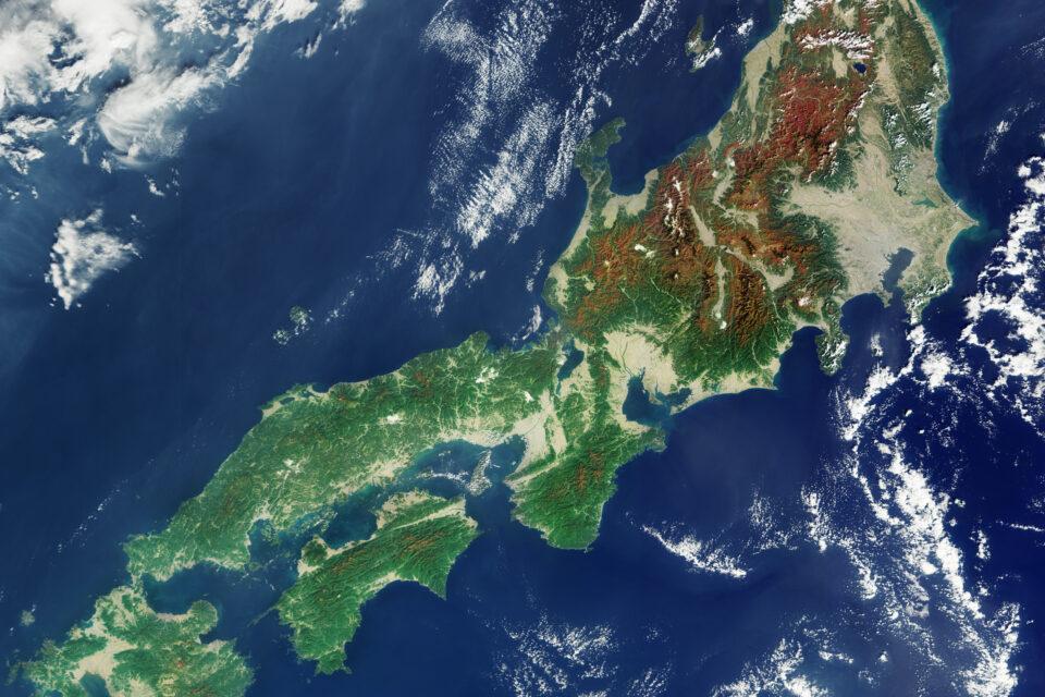 Fall colors emerge on the islands of Japan