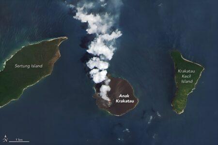 Anak-Krakatau.jpg
