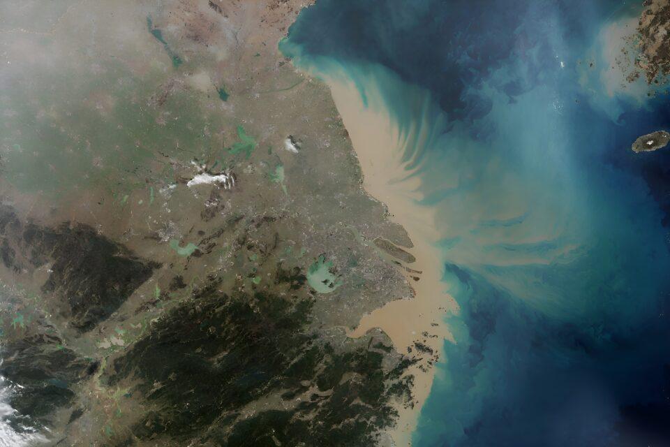Sediment flows offshore from the Yangtze River 