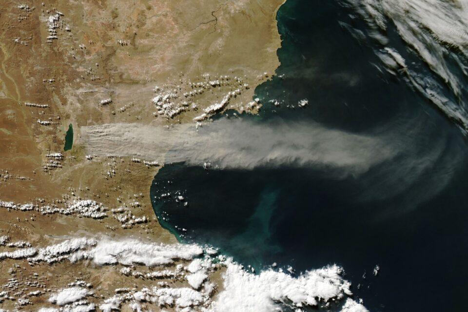 Dust streams from Lago Colhué Huapi in Argentina 