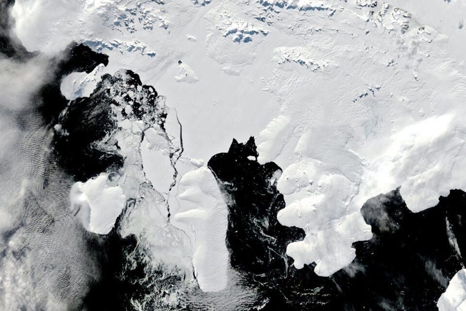Tracking changes on the Wilkins Ice Shelf