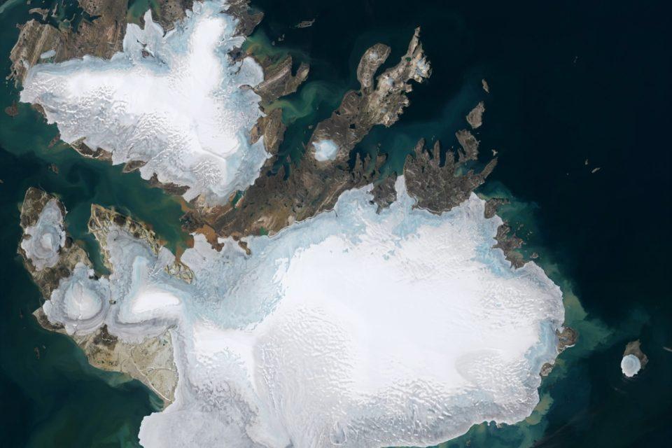 Svalbard melts into the Arctic Ocean 